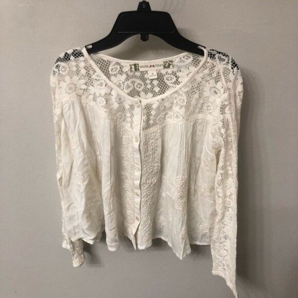 * Chelsea & Violet Lace Crop Top - Picture 3 of 3